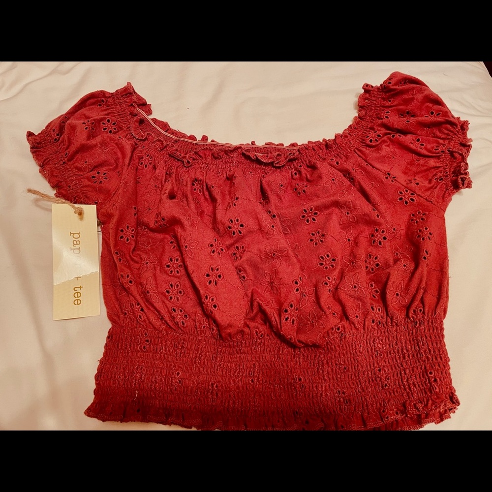 Women crop top off the shoulder